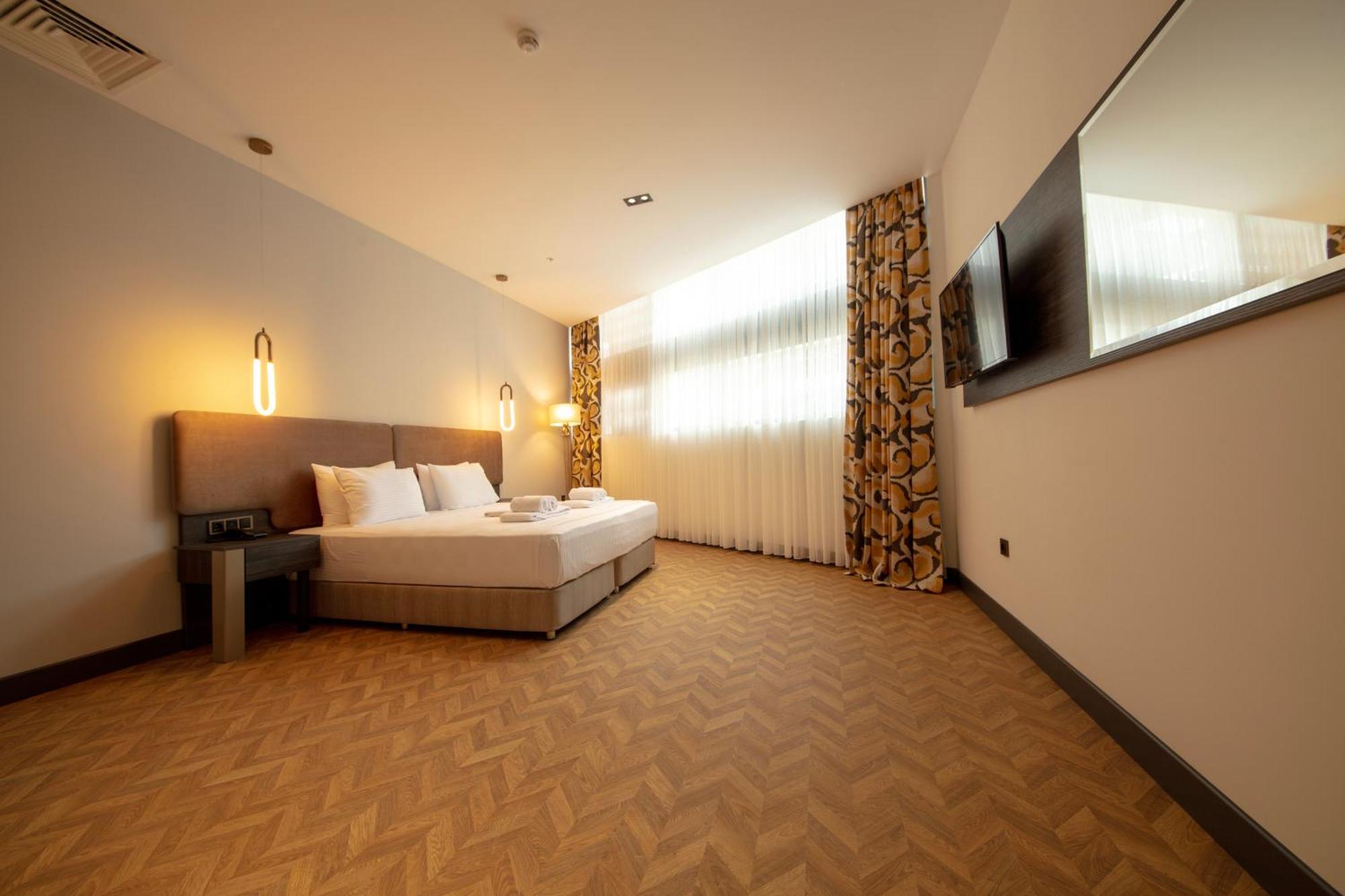 Hotel V Center