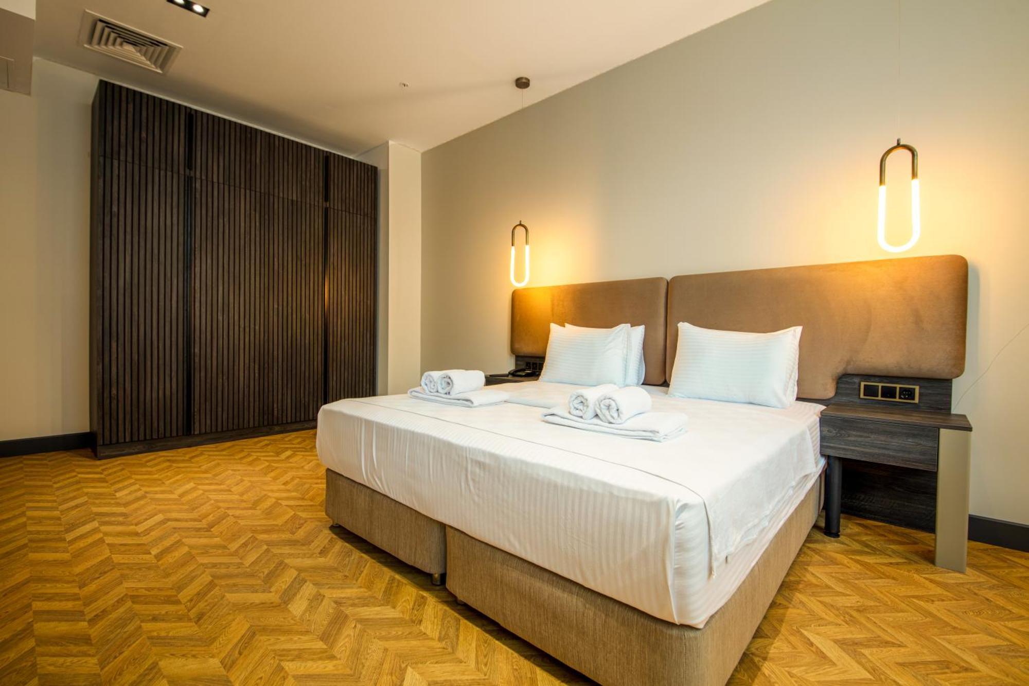 Hotel V Center