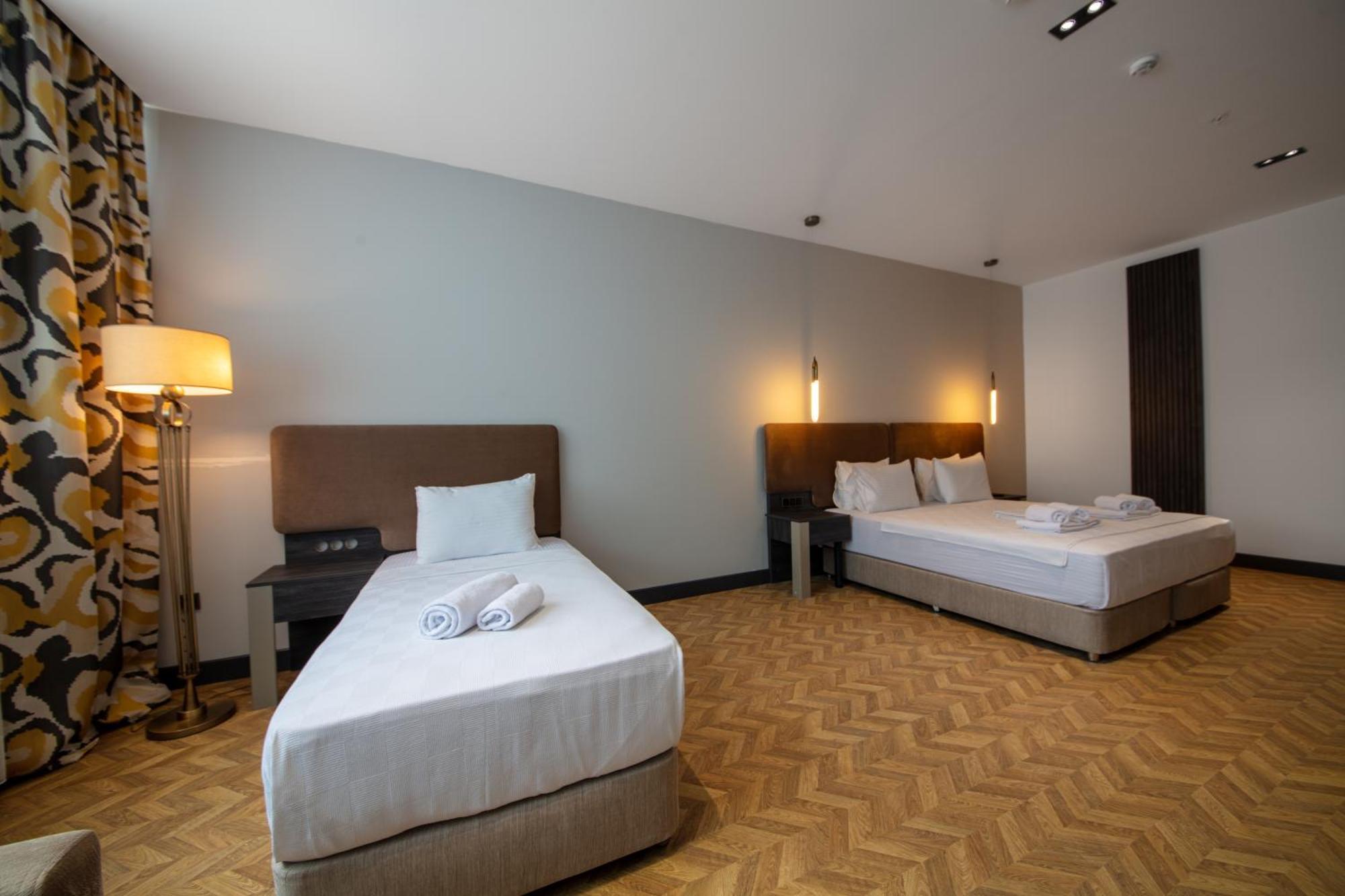 Hotel V Center 4*